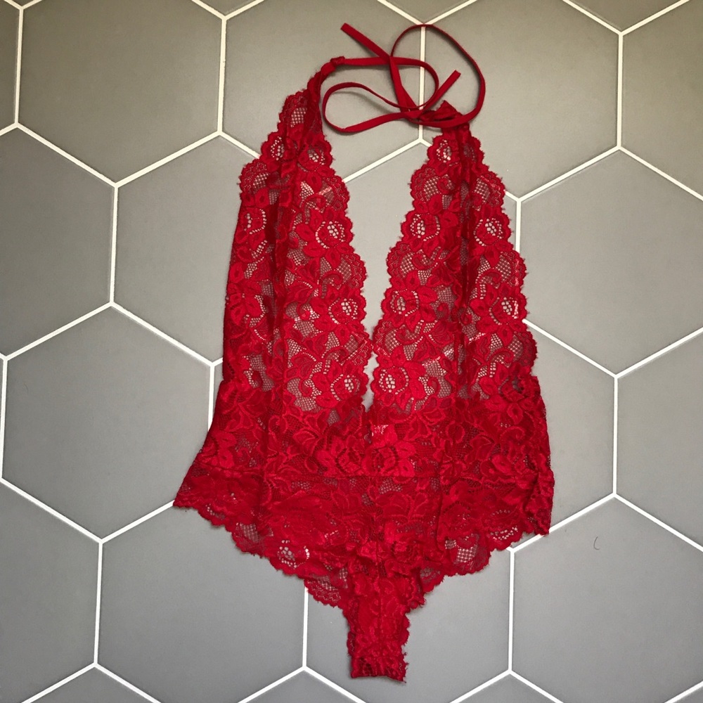Plus size lace lingerie - Picture 3 of 3
